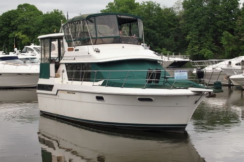 1987 Carver 3807 Aft-cabin