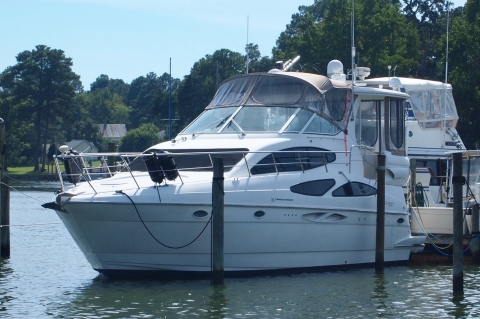 2003 Cruisers Yachts 4050 Express Motor Yacht