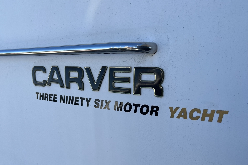2000 Carver 396 AC Motor Yacht